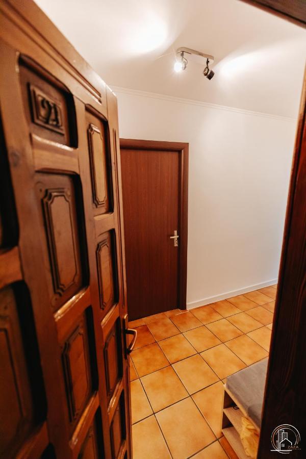 Zaza Apartament - Central Area, With Balcony Târgu Jiu Exteriör bild