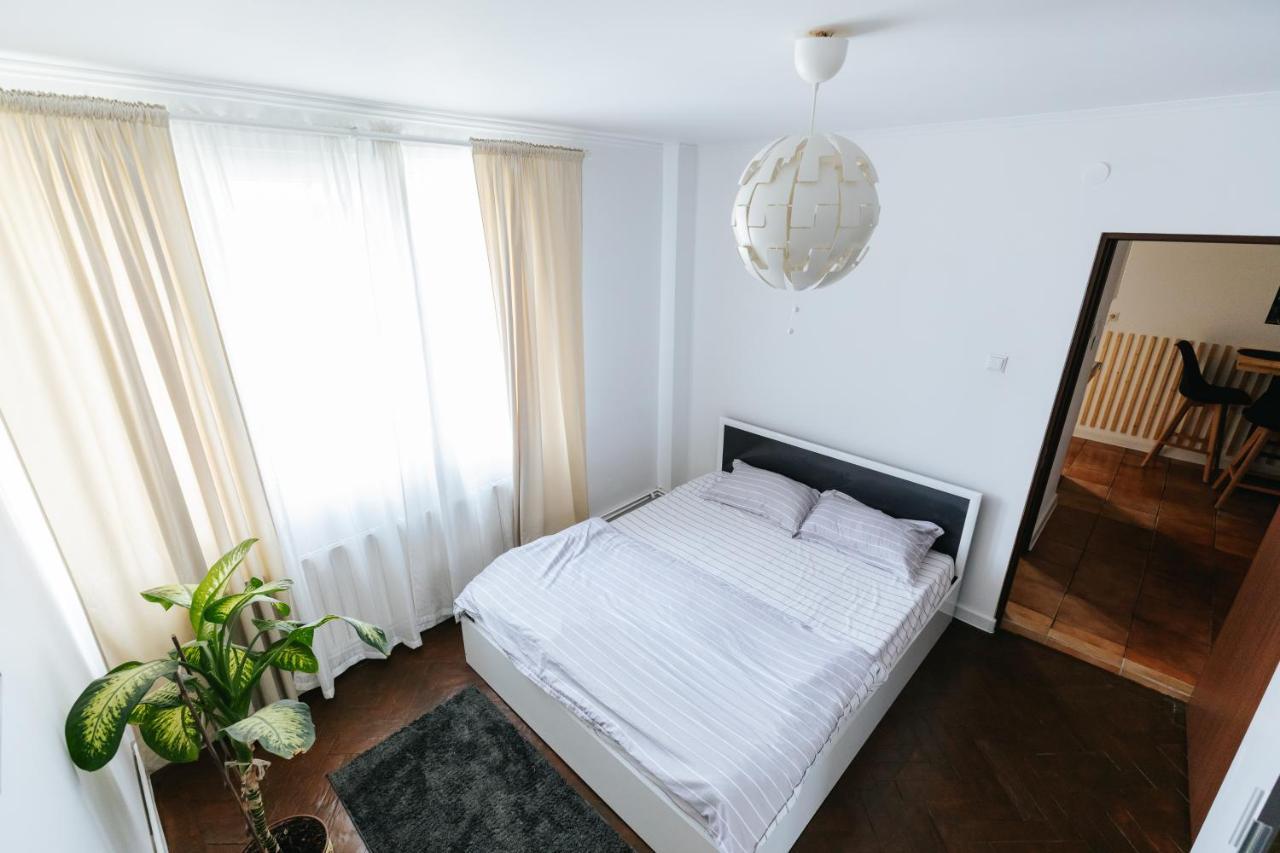 Zaza Apartament - Central Area, With Balcony Târgu Jiu Exteriör bild