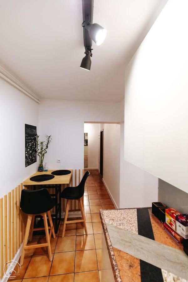 Zaza Apartament - Central Area, With Balcony Târgu Jiu Exteriör bild